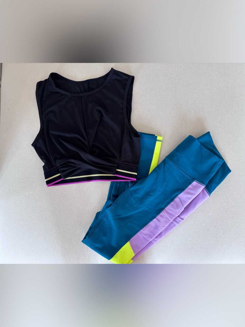 Fabletics outfit On-The-Go High waisted leggings XS and tank